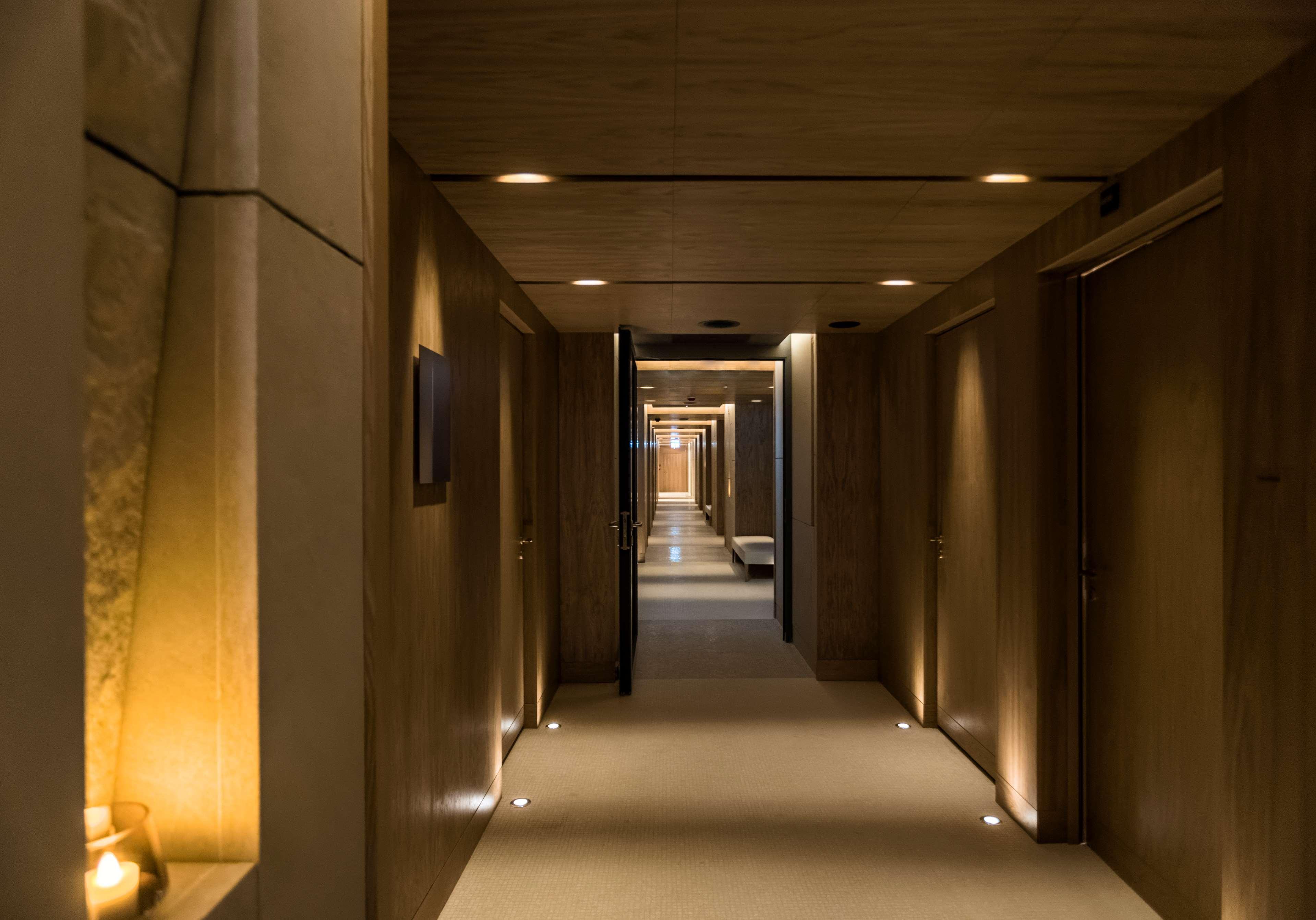 Raffles Europejski Varsóvia Exterior foto A corridor at the hotel
